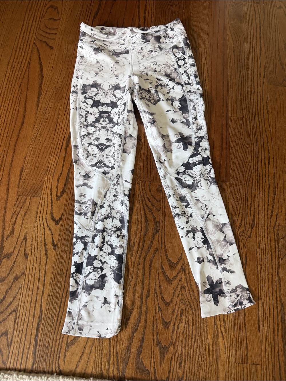 Vie Active Brand- Women’s  Floral Performance Leggings - White/Gray
